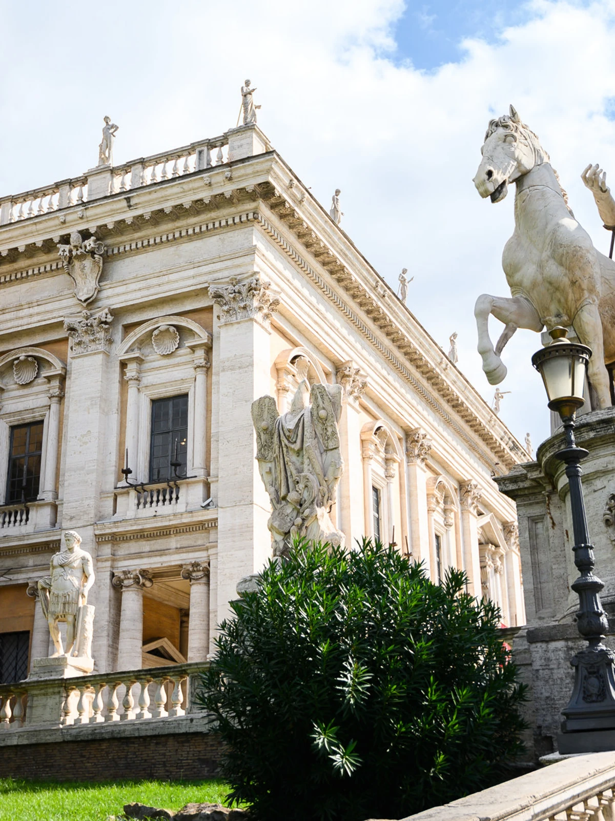 Campidoglio a Roma: sculture equestri e architettura classica per l’esperienza on the road
